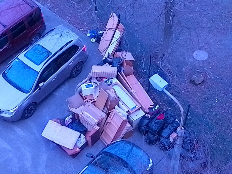 Вивезення непотрібних речей та хламу, вивіз будівельного сміття, послуги вантажників, демонтаж, утилізація на полігон твердих побутових  відходів
