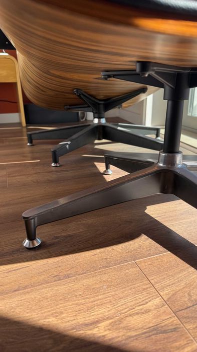 Cadeirão Eames Lounge