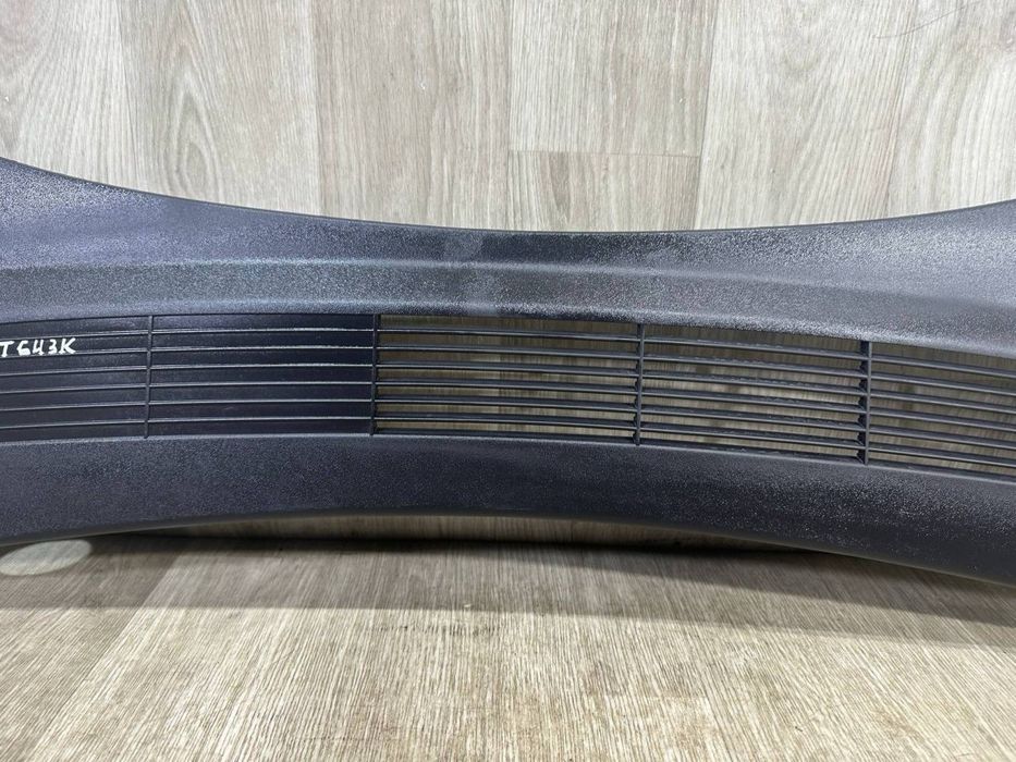 Подкапотная панель Жабо Tesla Model E ( 2017 -2022 г. ) 1081675-00