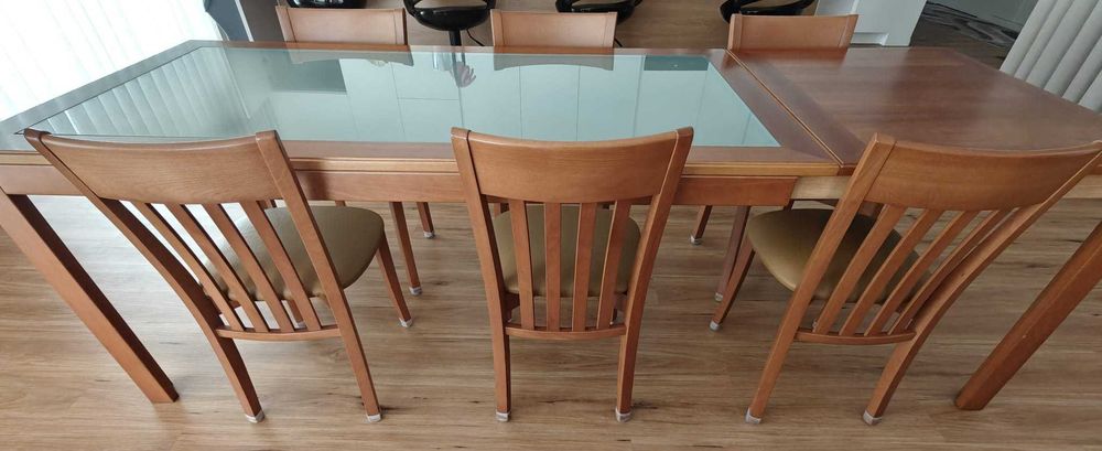 2 Mesas extensíveis com Cadeiras (6 e 4 lugares)