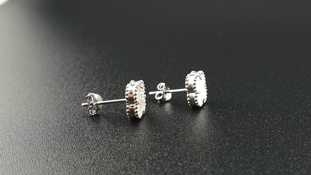 Kolczyki srebrne pr.925 białe koniczynki wkrętki