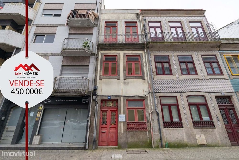 Prédio | Renovado | Serviços | Área exterior | Estacionamento