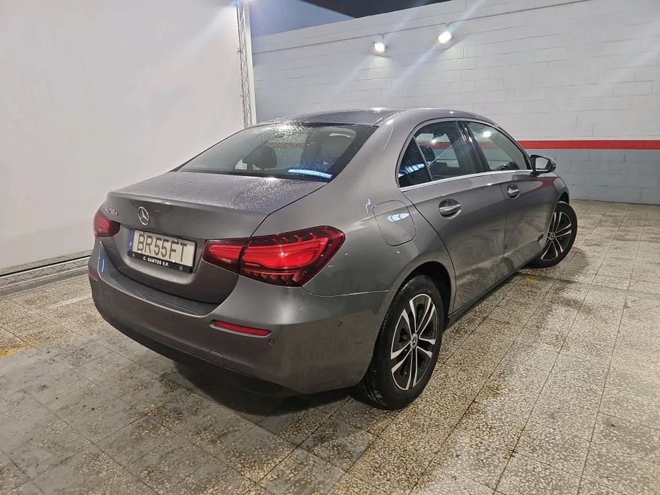 Mercedes-Benz A 250 Limousine e foto 3