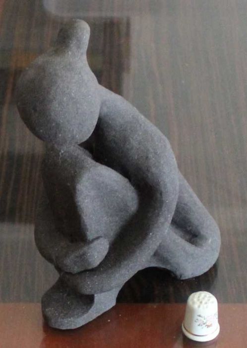 Peça escultural vintage inspirada na estatueta do "Homem Pensante"