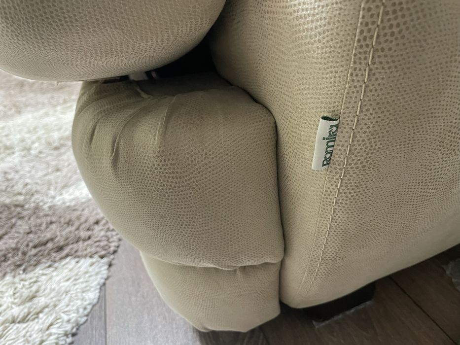 Меблі у вітальню