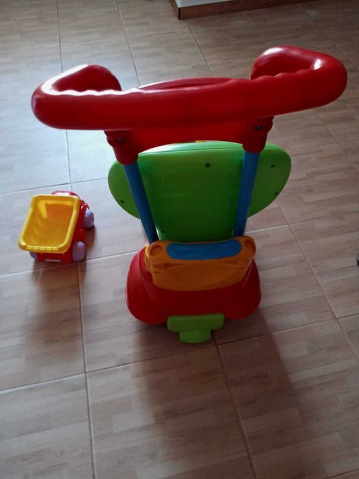 Triciclo Chicco em bom estado, ofereço brinquedo