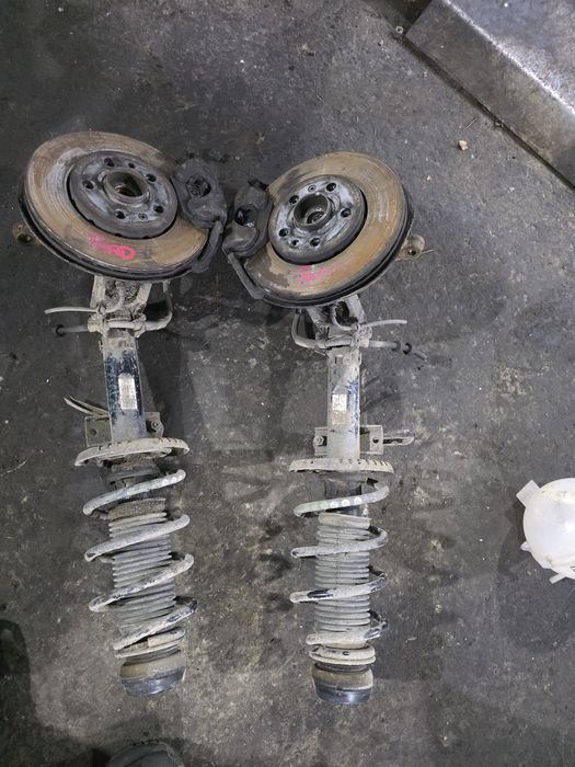 Skoda Rapid Zwrotnica Amortyzator Macperson