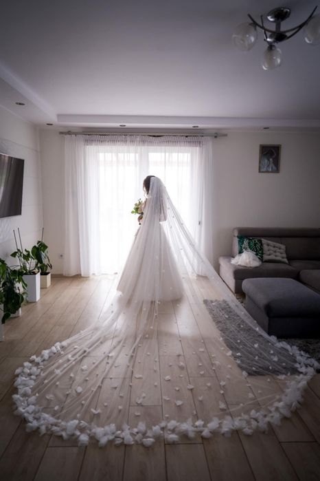 Welon na ślub bardzo dlugi kwiaty PIĘKNY