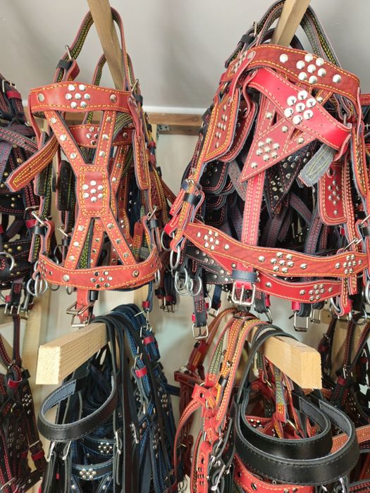 Для коня уздечки, наголовники, контарка  шріка, нові,