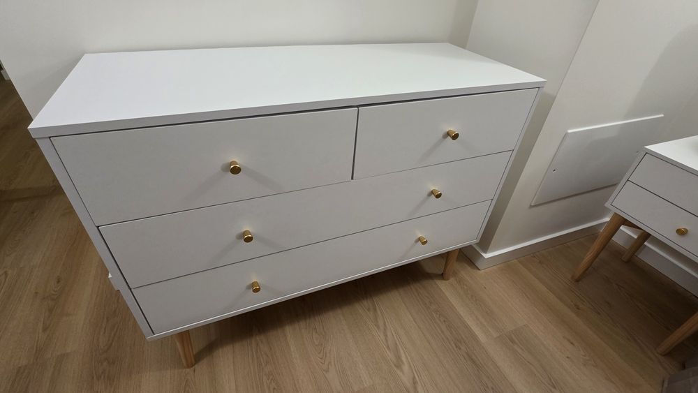 Quarto Completo (Cama+Colchão+Cómoda+Mesa de Cabeceira+Candeeiro)