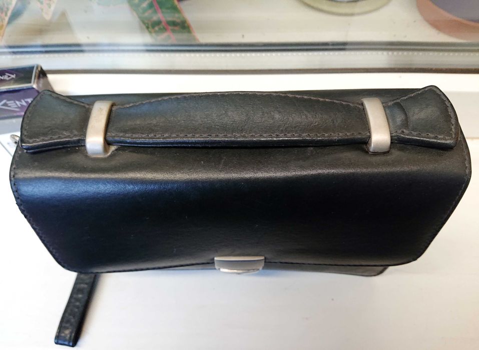 Легкая и удобная  кожаная барсетка из Англии!