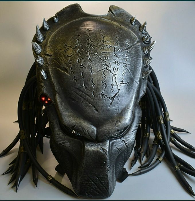 Máscara Predador 1:1 Premium com Luz