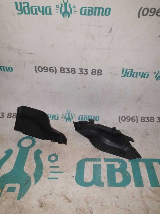 Заглушка решетки дворников правая Toyota Prius 30 5508347020