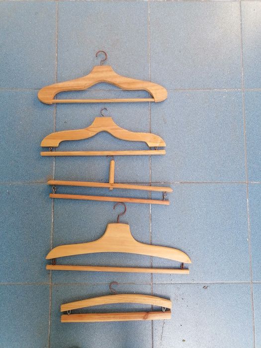 Vendo cabides vintage antigos em madeira/ cruzetas