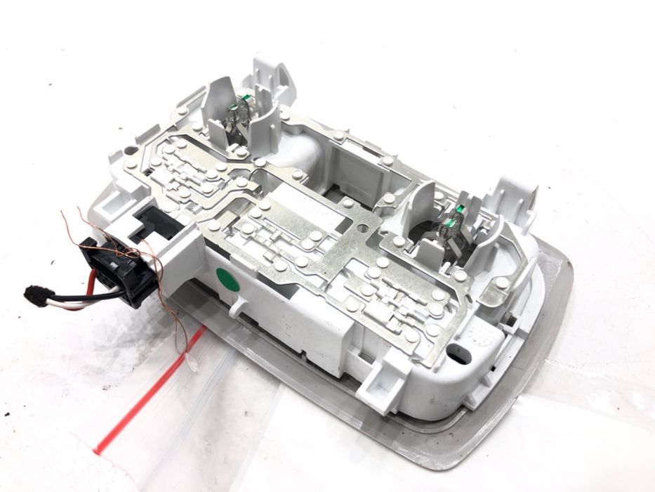 LAMPA SUFITOWA DACIA DUSTER 264302900R Hatchback WNĘTRZA