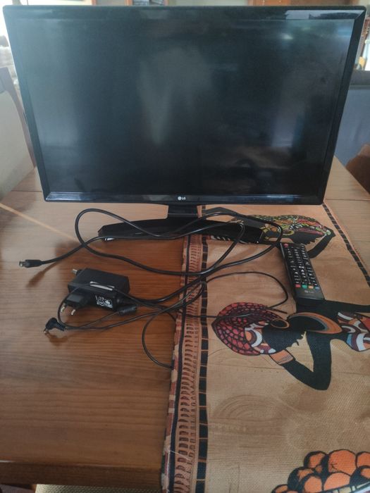 LG TV 24MT49DF - PZ como nova