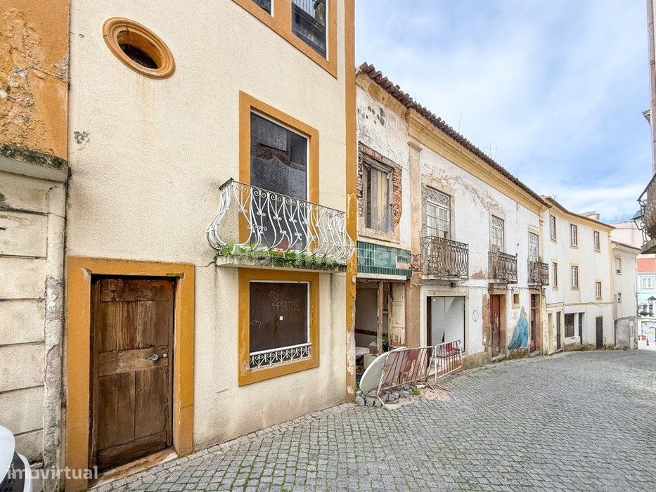 Prédio p/ Recuperar - Centro Histórico de Abrantes