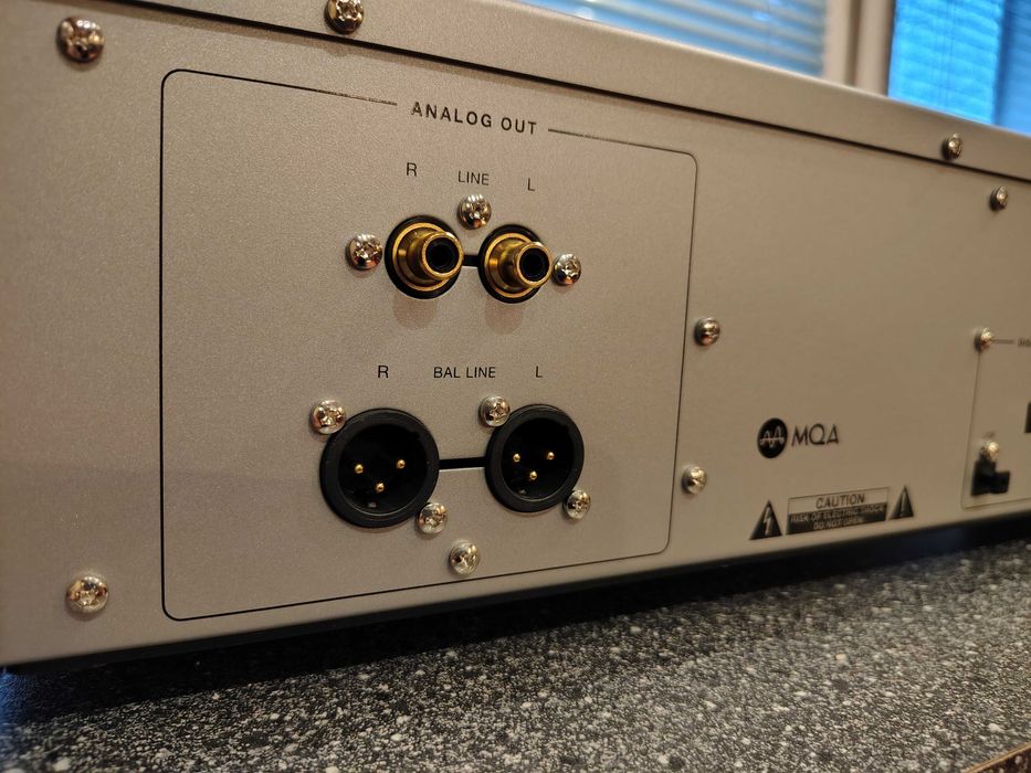 Odtwarzacz CD: Luxman D-03X