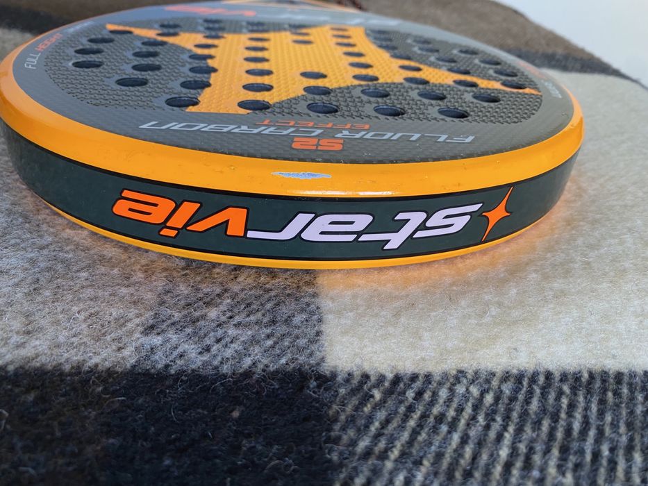 Raquete de padel da starvie laranja e preta