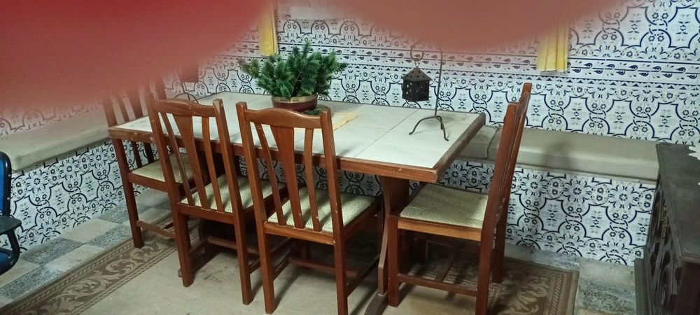Mesa e 4 cadeiras