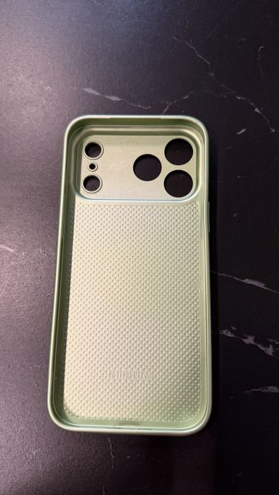 Салатовий чехол з імітацією шкіри на iphone 17 pro max