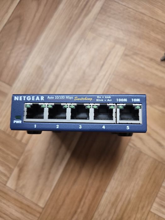 Свіч комутатор netgear 100mbit