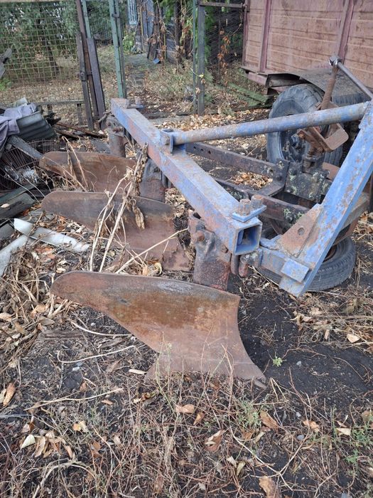 Продам плуг ПЛН 3-35