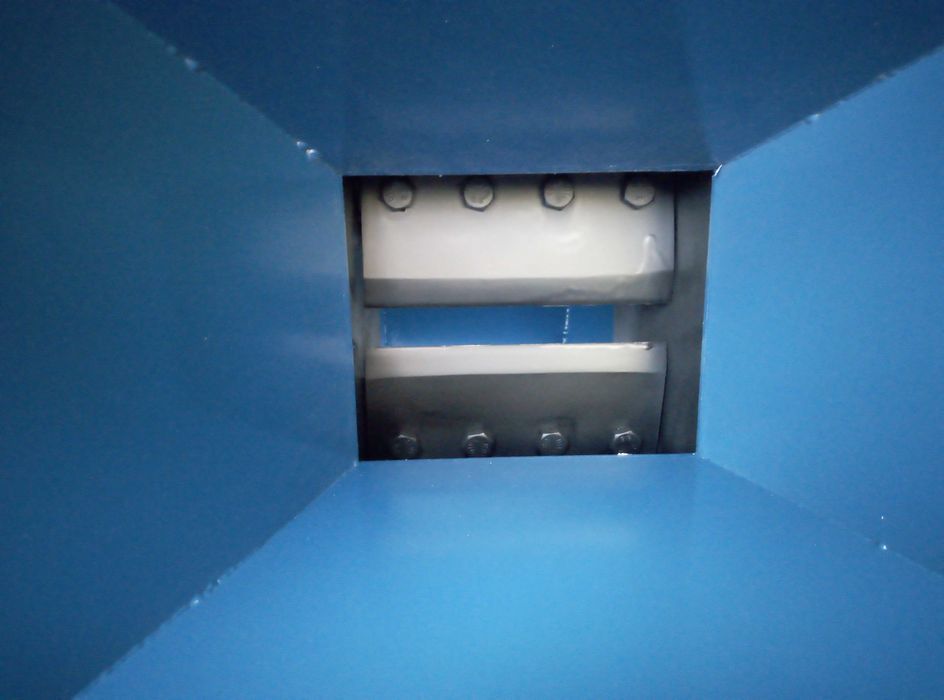 Rozdrabniacz spalinowy 15KM 6N- niebieski walcowy rebak rębak rembak
