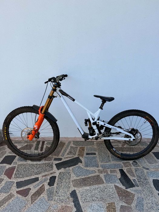 Commencal supreme v5 DH