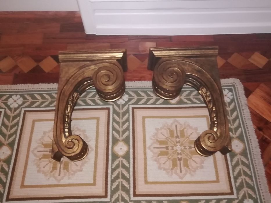 Mísula muito antiga, em talha dourada