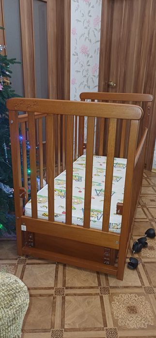 Кроватка VERES з маятником