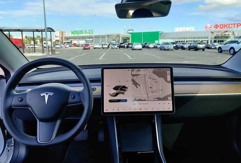 Tesla Model 3  2020