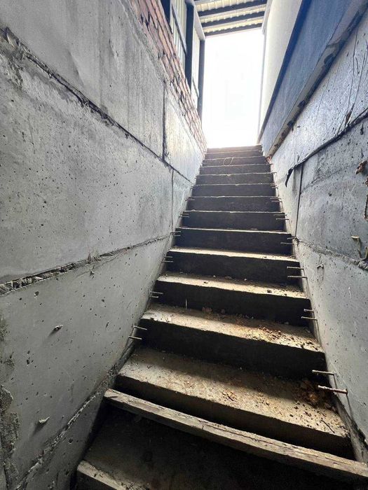 Якісний будинок з укриттям! Чудова локація!Гарна земельна ділянка!