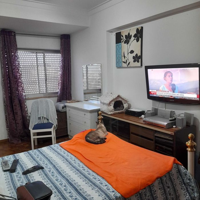 Quarto amplo Famoes, Odivelas