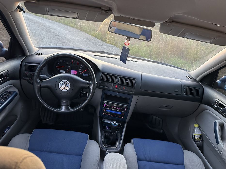 Volkswagen Golf 4 на повному бойовому стані