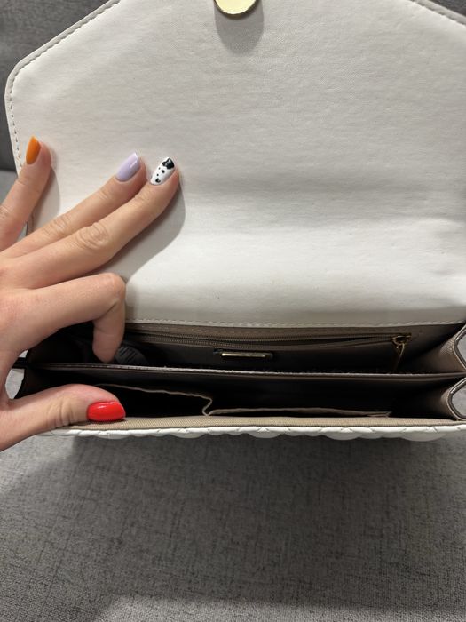 Біла сумочка aldo зі змією