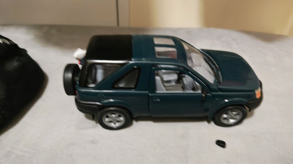 Model auta plastikowy duzy