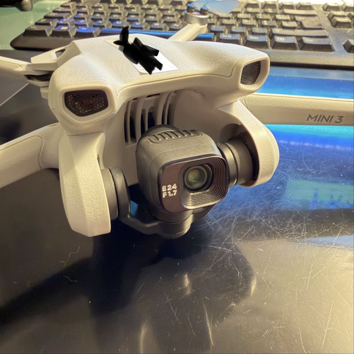 DJI Mini 3 Fly More Combo (Comando DJI RC c/ Ecrã) – Excelente Estado
