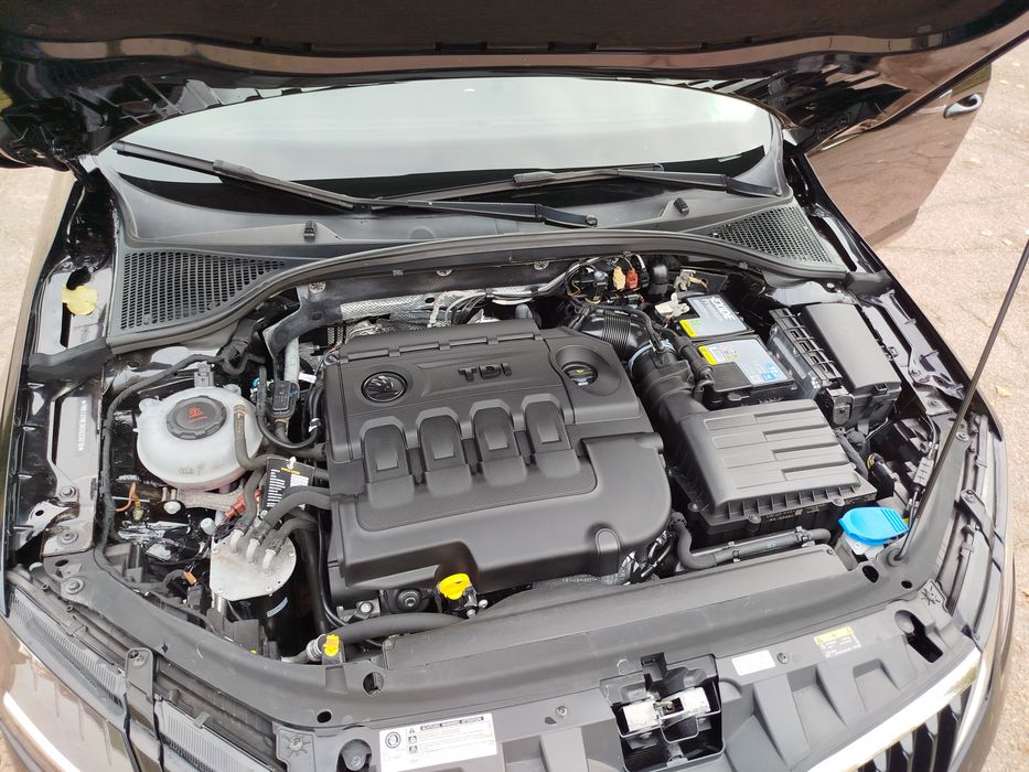 Продам авто Skoda Octavia A7 рестайлова двохлітрова на автоматі