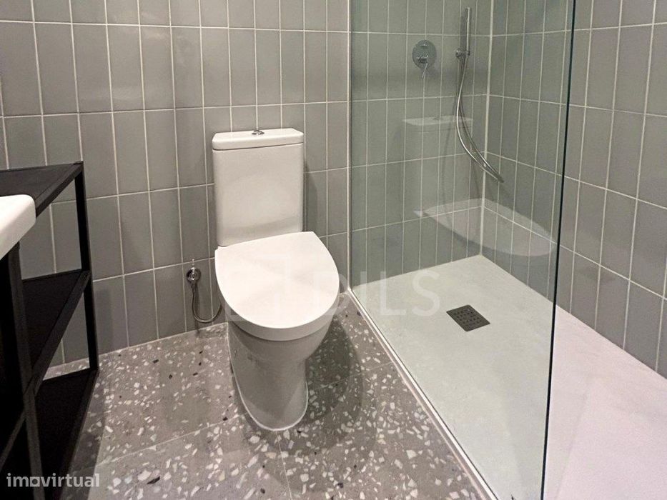 Apartamento T2 com áreas amplas e elevador em Alcabideche, Cascais