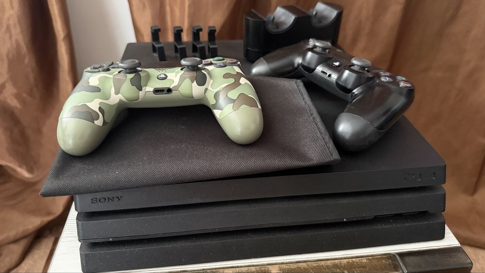 Продам Sony Playstation 4 Pro / 1 TB SSD / повний комплект