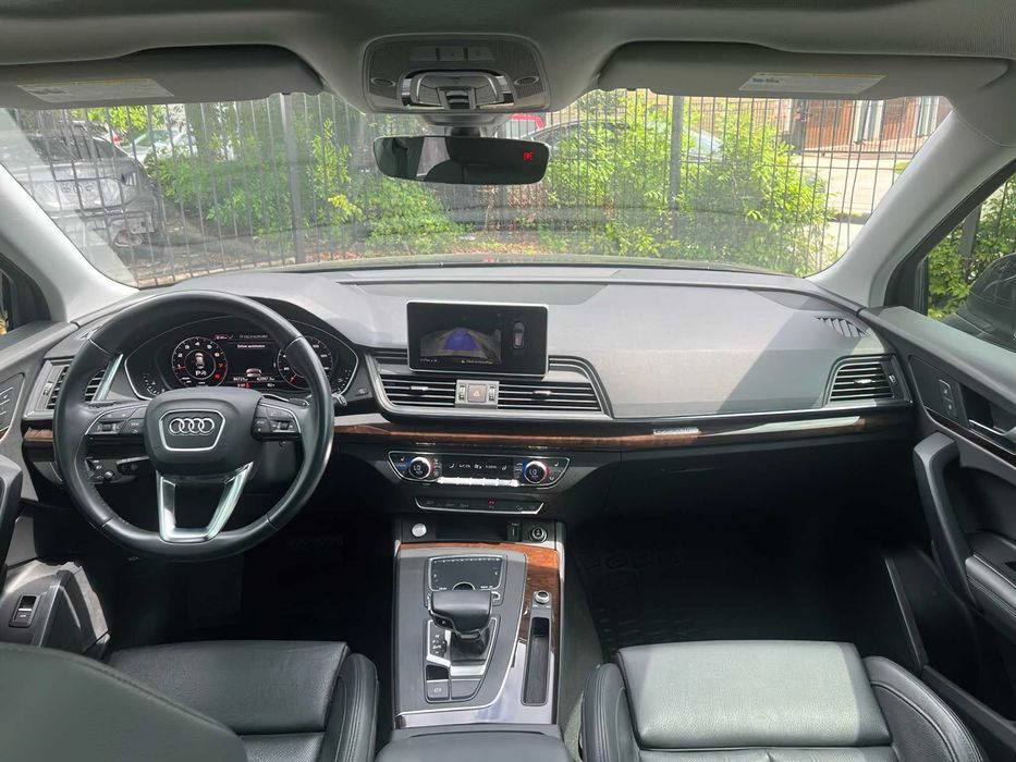 Audi Q5      2020