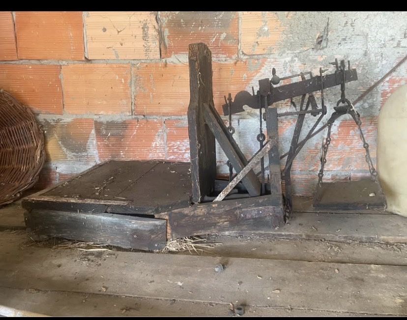 Balança antiga em razoavel estado