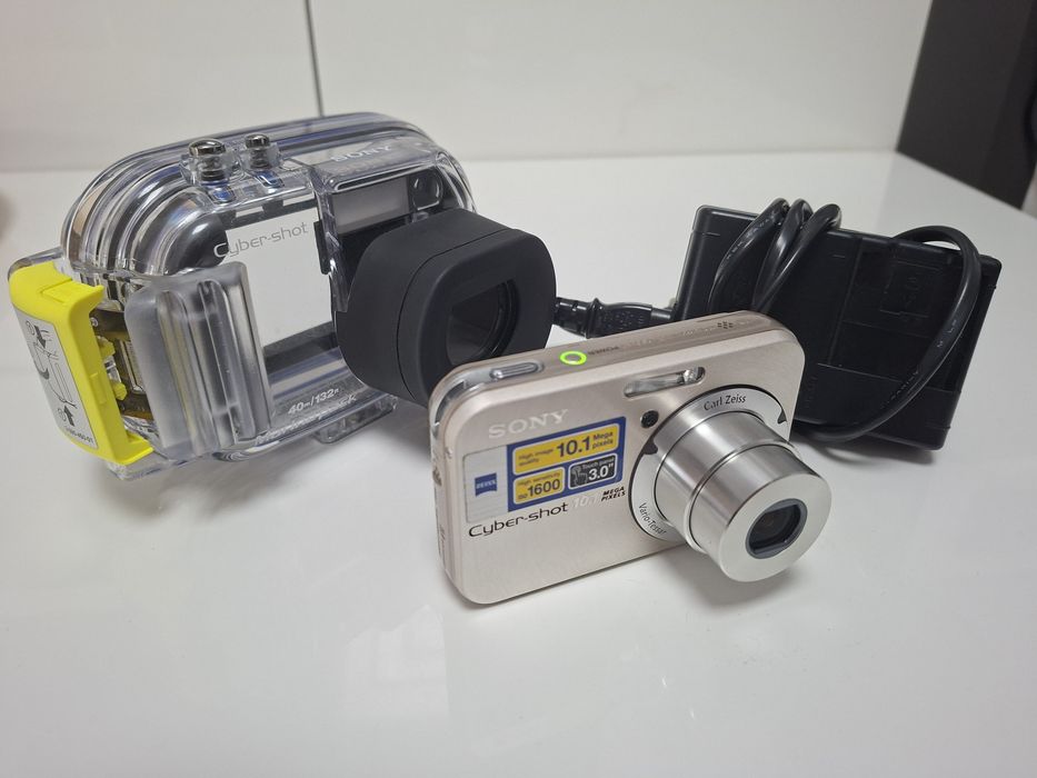 Sony Cyber-shot DSC-N2 + obudowa podwodna Sony + oryg. ładowarka + Memory Stick 2GB+etui Hama