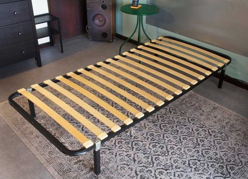 Estrado para cama de solteiro Ikea. 0,90x200cm. Entrego em sua morada em Braga.