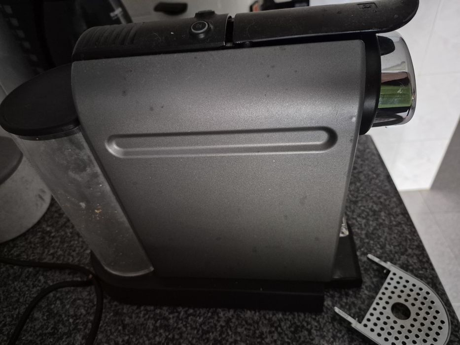 Máquina café Nespresso com defeito