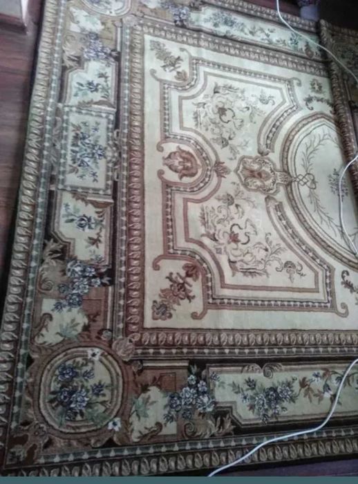 Килим вовняний у відмінному стані