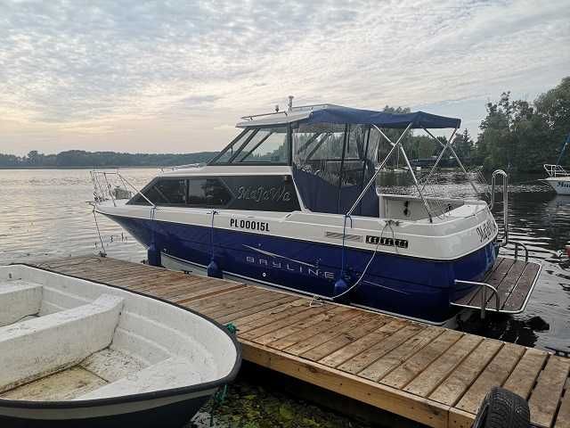 Atrakcyjny Jacht Kabinowy hausbot  Lodz motorow Bayliner 2452  zamiana