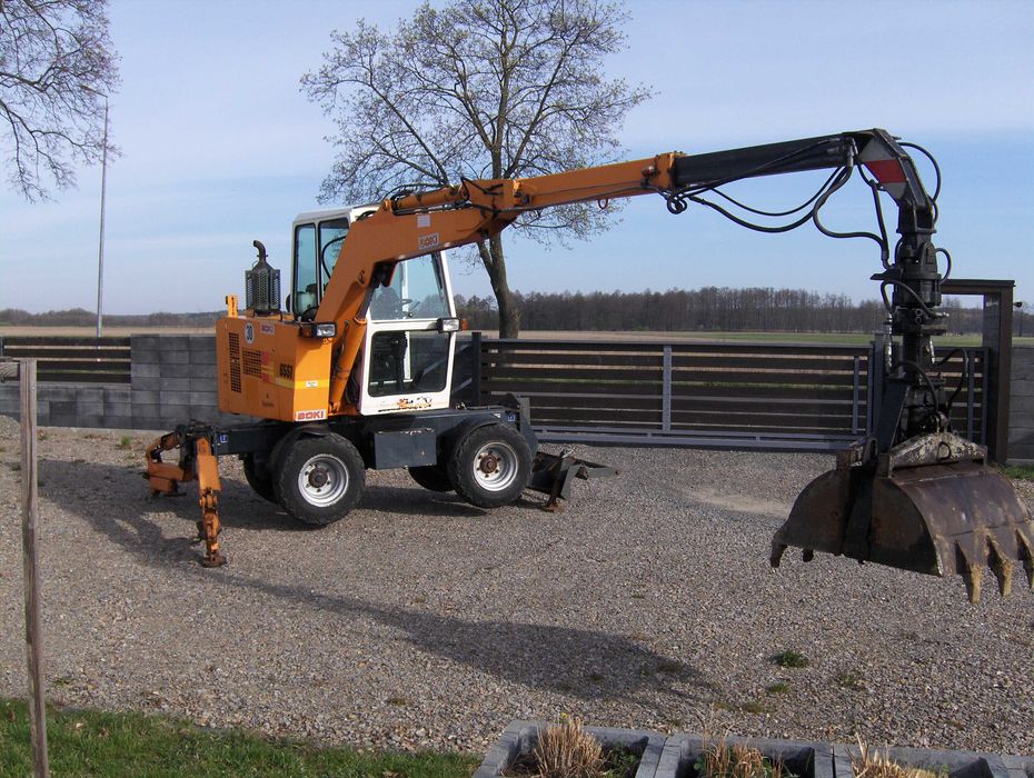 Kiefer BOKI 6551 KOPARKA 2009r Specjalistyczna Cmentarna z czerpakiem