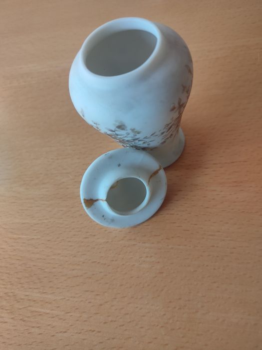 Pequenas jarras em cerâmica.